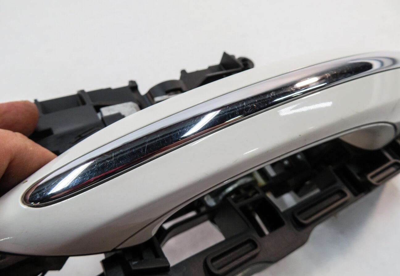 Thumbnail 8: 09-18 BMW 528i 535i 550i 740i 750i 760i RIGHT FRONT COMFORT DOOR HANDLE (WHITE)