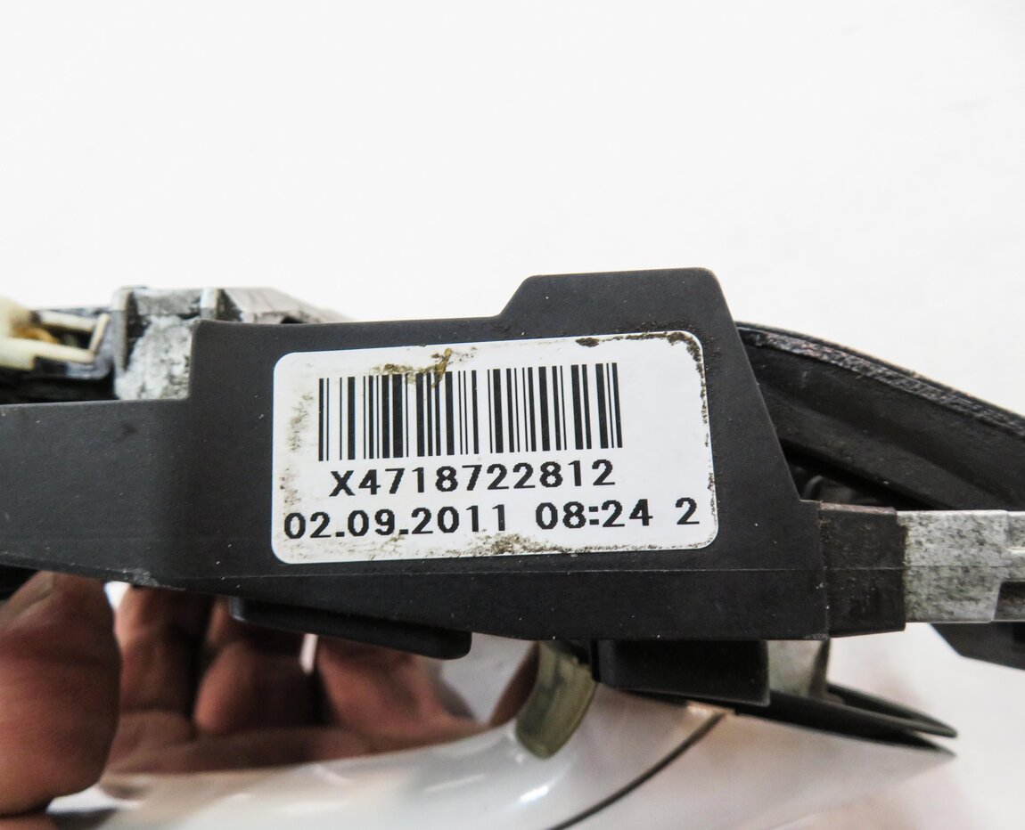 Thumbnail 9: 09-18 BMW 528i 535i 550i 740i 750i 760i RIGHT FRONT COMFORT DOOR HANDLE (WHITE)