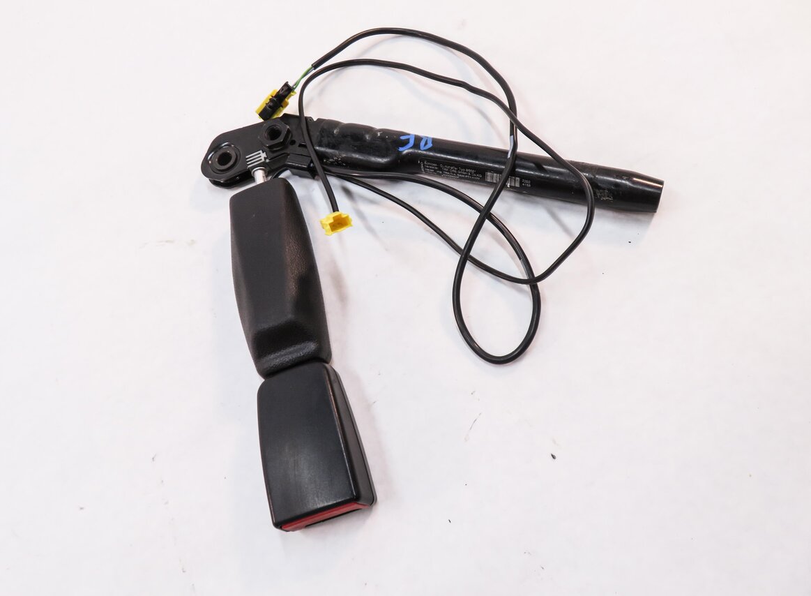 2008-2014 MERCEDES CL550 CL600 S550 S600 - RIGHT FRONT SEATBELT RECEIVER (BLACK)