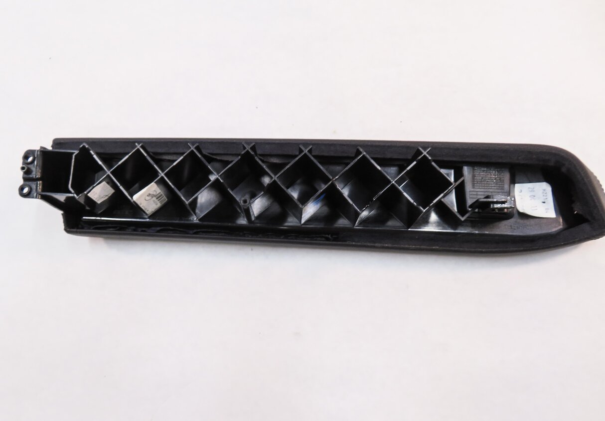 Thumbnail 6: 2012 MERCEDES S550 (W221) RIGHT REAR DOOR ARMREST (BLACK LEATHER 211A)