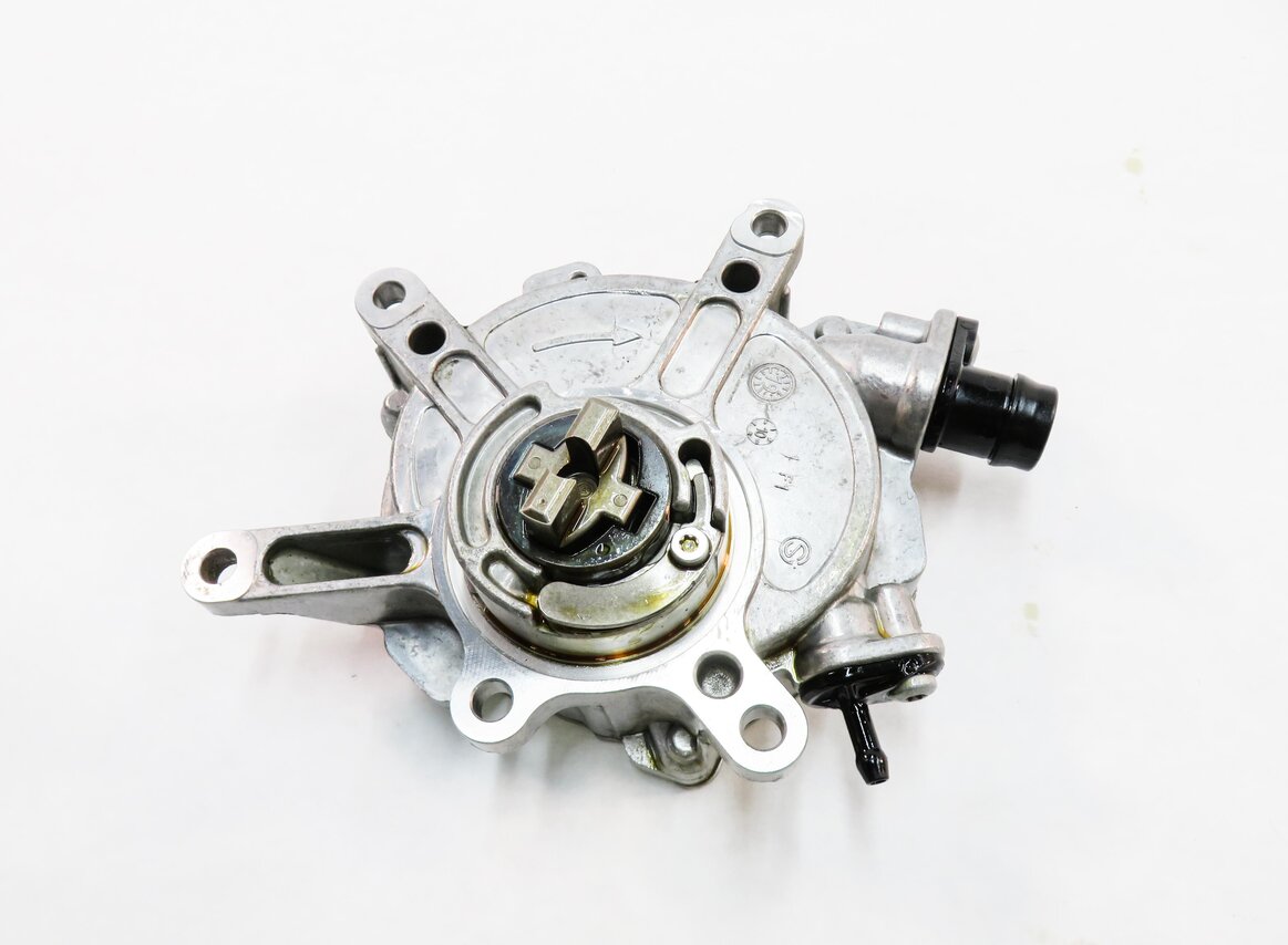 Thumbnail 2: 11-20 MERCEDES CL550 GL450 GL550 ML350 ML550 S400 S550 S600 SL550 - VACUUM PUMP