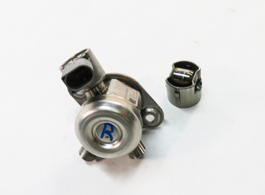 Thumbnail 2: 2011-2020 MERCEDES E500 E550 S600 SL450 SL550 GL550 - RIGHT MECHANICAL FUEL PUMP