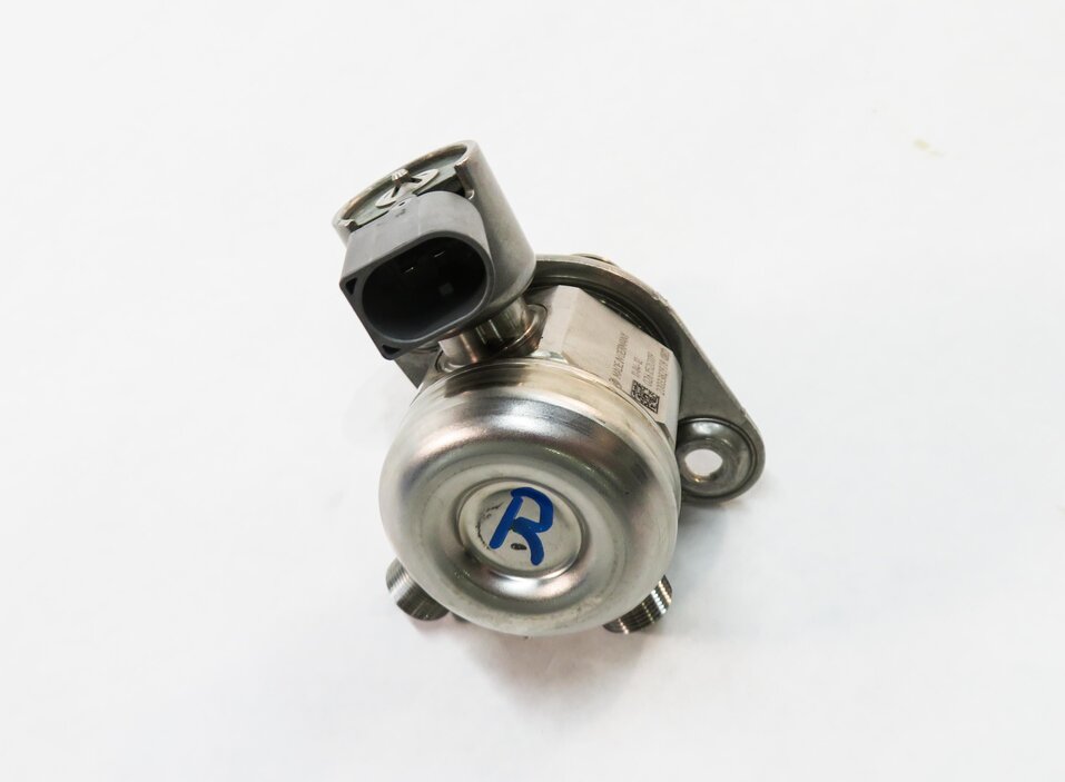 Thumbnail 4: 2011-2020 MERCEDES E500 E550 S600 SL450 SL550 GL550 - RIGHT MECHANICAL FUEL PUMP