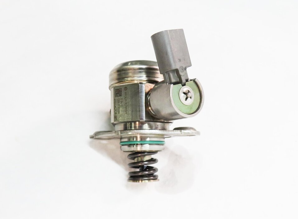 Thumbnail 5: 2011-2020 MERCEDES E500 E550 S600 SL450 SL550 GL550 - RIGHT MECHANICAL FUEL PUMP
