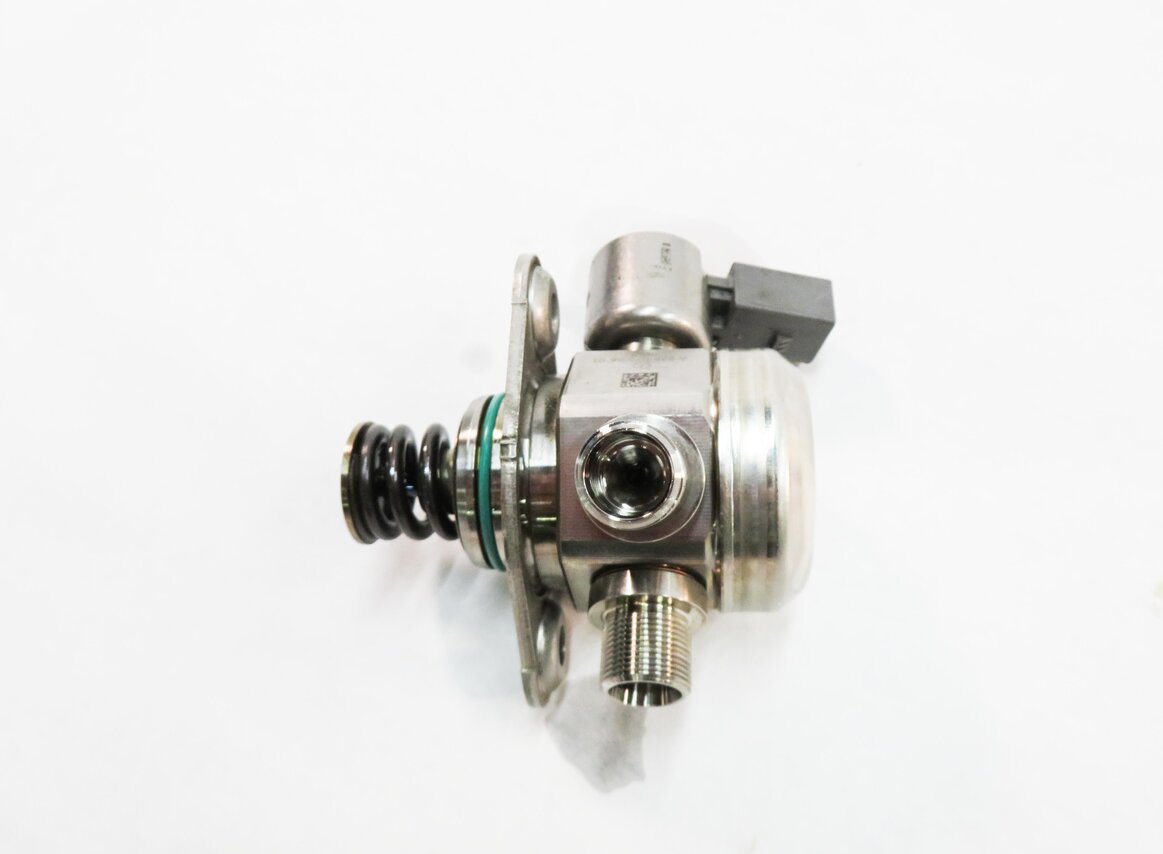 Thumbnail 6: 2011-2020 MERCEDES E500 E550 S600 SL450 SL550 GL550 - RIGHT MECHANICAL FUEL PUMP