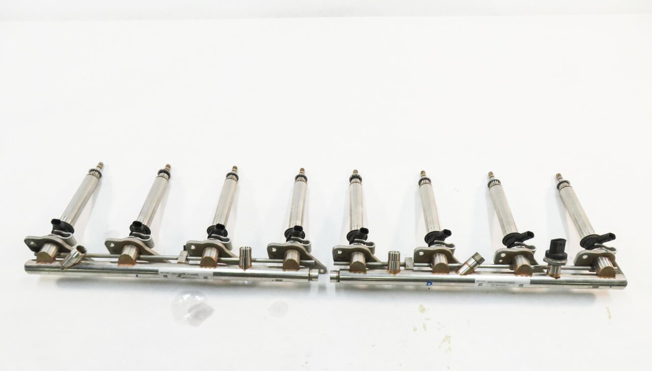 Thumbnail 1: 2012 MERCEDES S550 (W221) 4.6L TURBO M278.9 ENGINE - FUEL RAIL SET w/ INJECTORS
