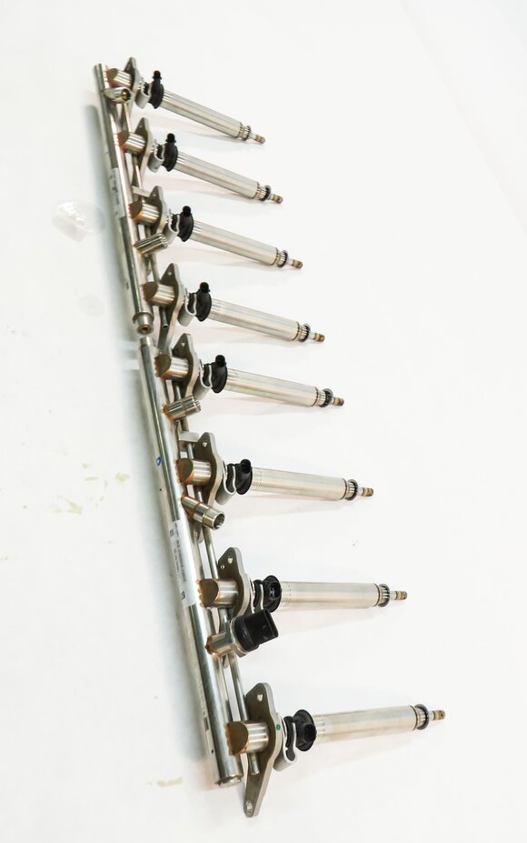 Thumbnail 3: 2012 MERCEDES S550 (W221) 4.6L TURBO M278.9 ENGINE - FUEL RAIL SET w/ INJECTORS