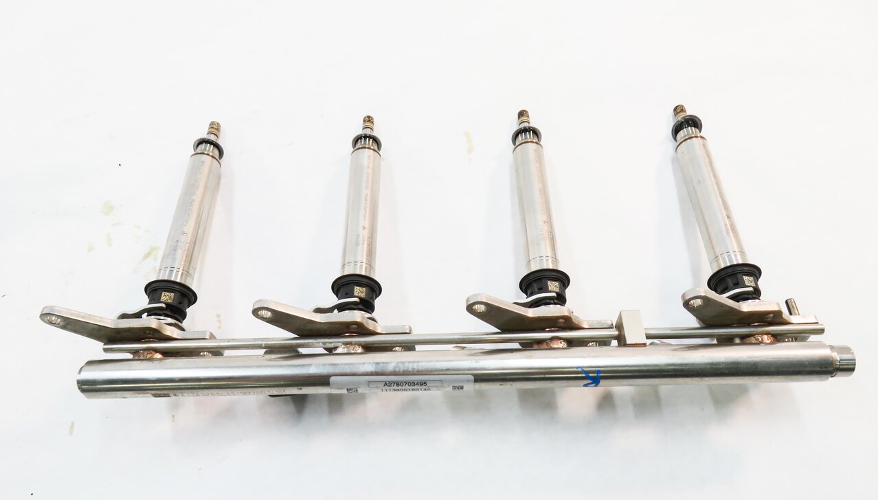 Thumbnail 5: 2012 MERCEDES S550 (W221) 4.6L TURBO M278.9 ENGINE - FUEL RAIL SET w/ INJECTORS
