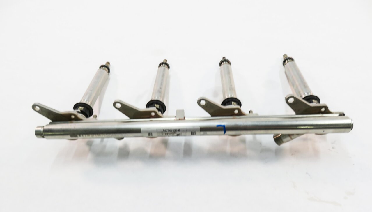 Thumbnail 7: 2012 MERCEDES S550 (W221) 4.6L TURBO M278.9 ENGINE - FUEL RAIL SET w/ INJECTORS