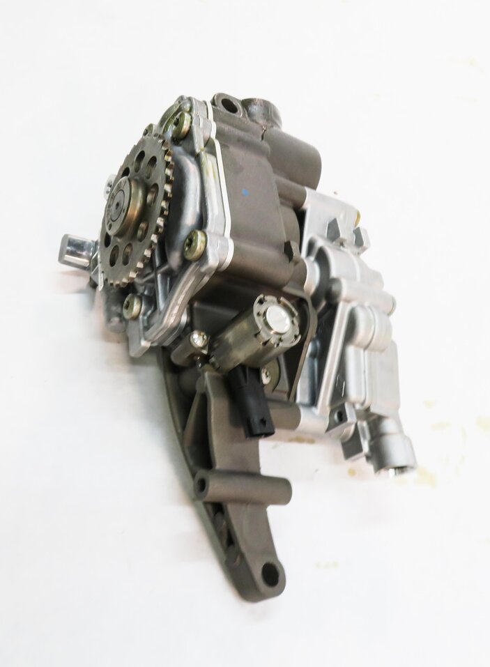 Thumbnail 3: 2012 MERCEDES S550 (W221) 4.6L M278.9 TWIN TURBO V8 ENGINE - OIL PUMP
