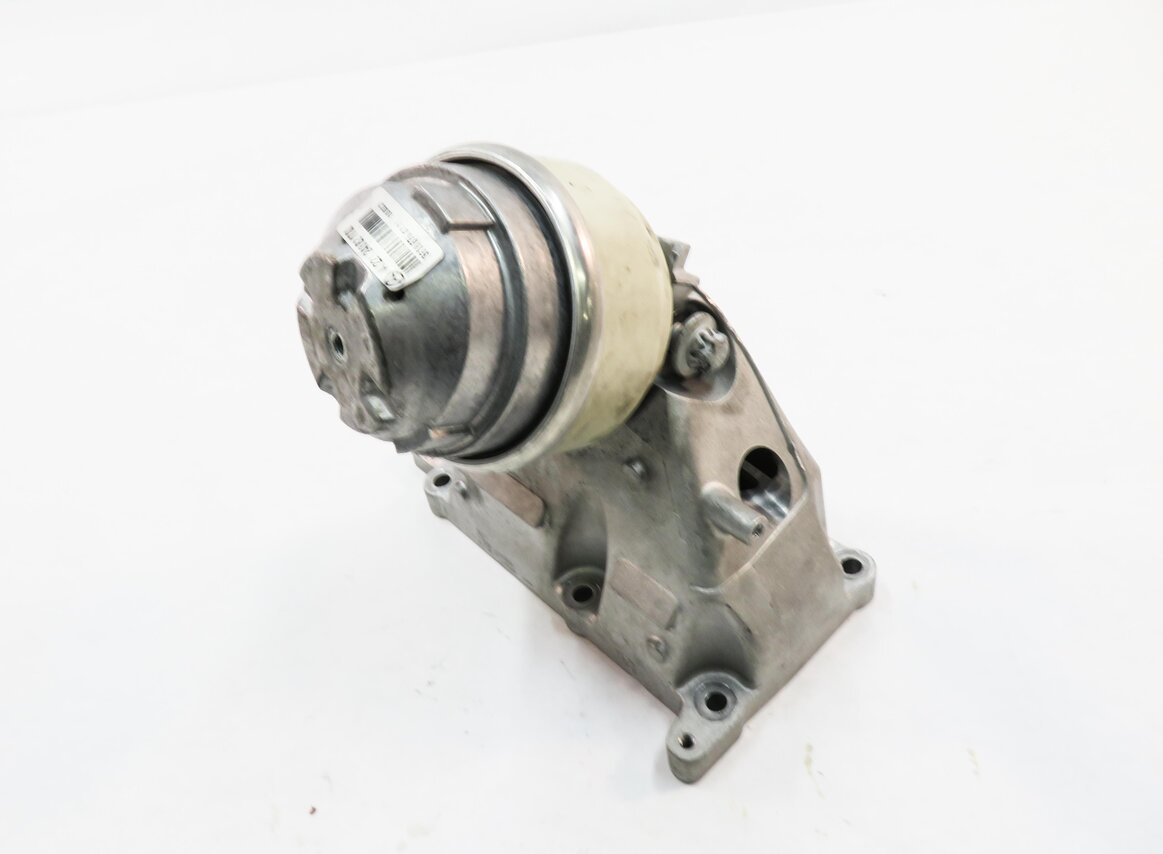 Thumbnail 2: 2012 MERCEDES S550 (W221) 4.6L M278.9 TWIN TURBO V8 - LEFT MOTOR MOUNT BRACKET