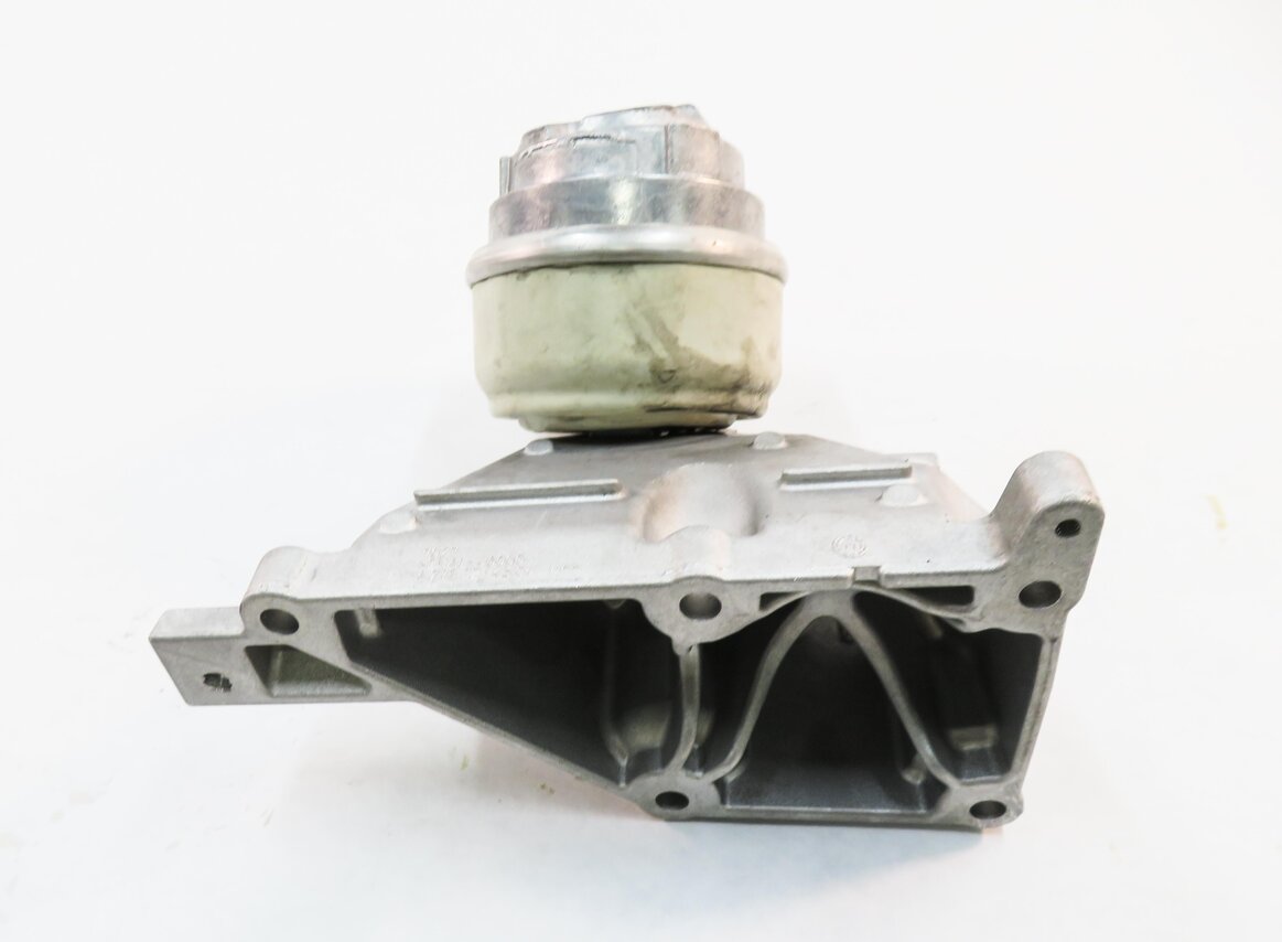 Thumbnail 6: 2012 MERCEDES S550 (W221) 4.6L M278.9 TWIN TURBO V8 - LEFT MOTOR MOUNT BRACKET