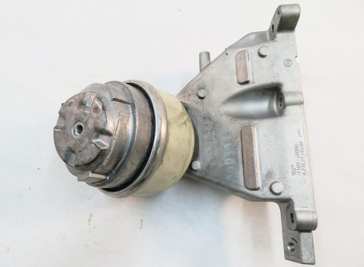 Thumbnail 7: 2012 MERCEDES S550 (W221) 4.6L M278.9 TWIN TURBO V8 - LEFT MOTOR MOUNT BRACKET