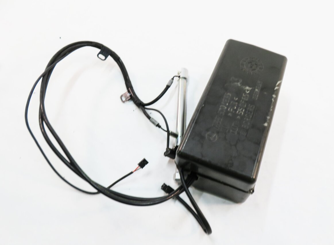 2012 MERCEDES S550 (W221) REAR TRUNK HYDRAULIC PUMP w/ RAM & LINES