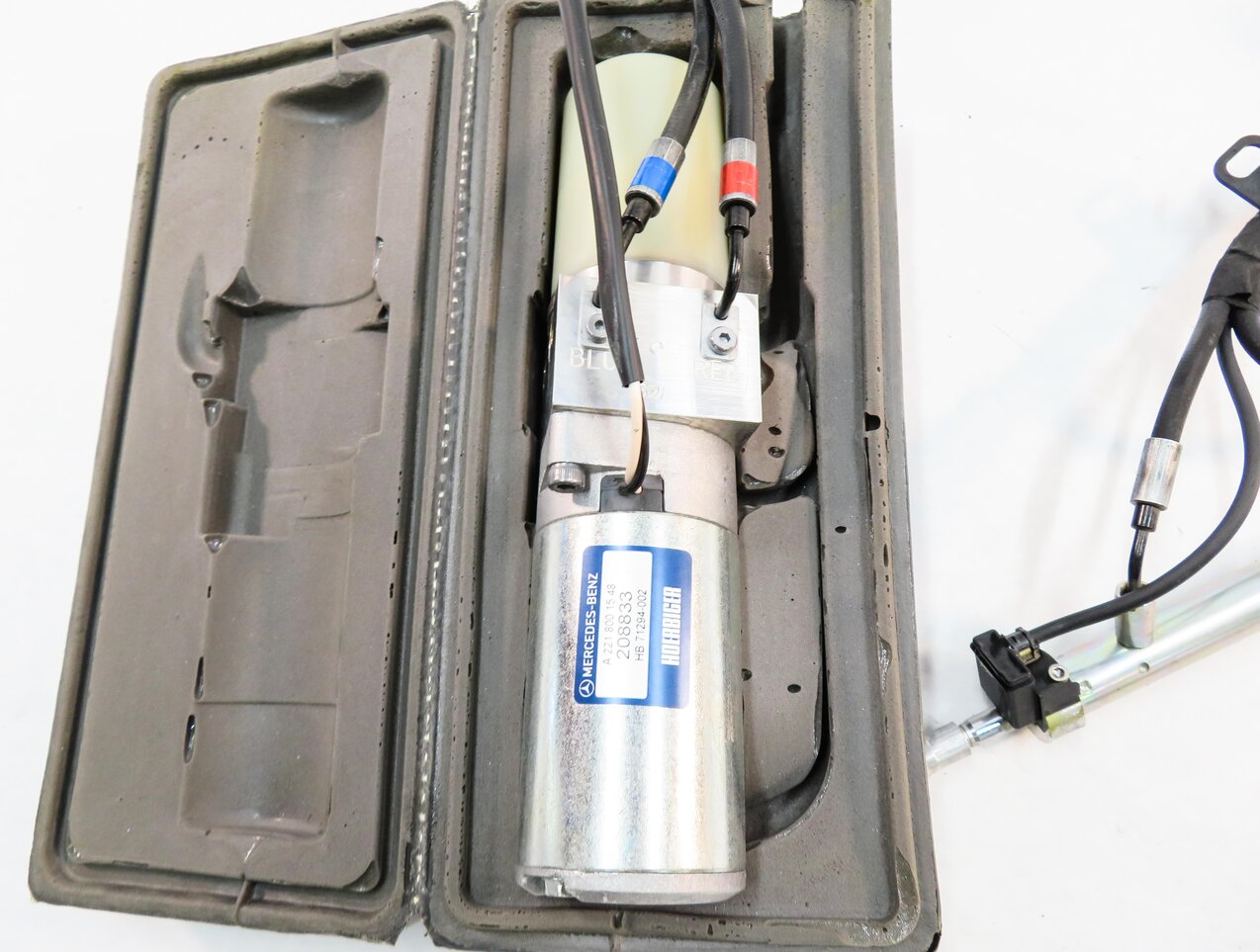 Thumbnail 6: 2012 MERCEDES S550 (W221) REAR TRUNK HYDRAULIC PUMP w/ RAM & LINES