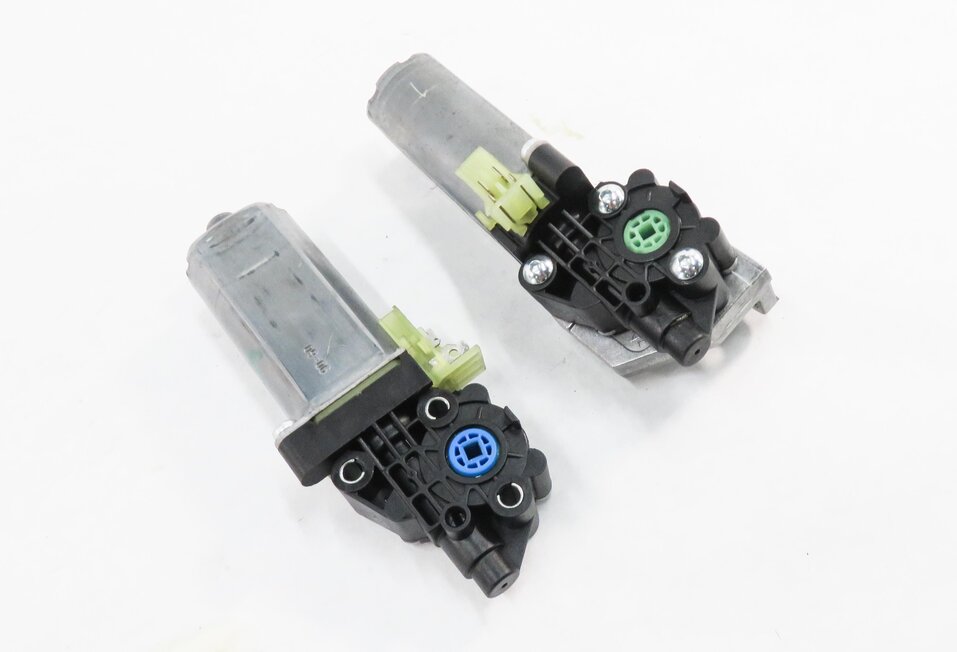 Thumbnail 1: 2010-2012 RANGE ROVER (L322) POWER STEERING COLUMN ADJUSTMENT MOTOR SET