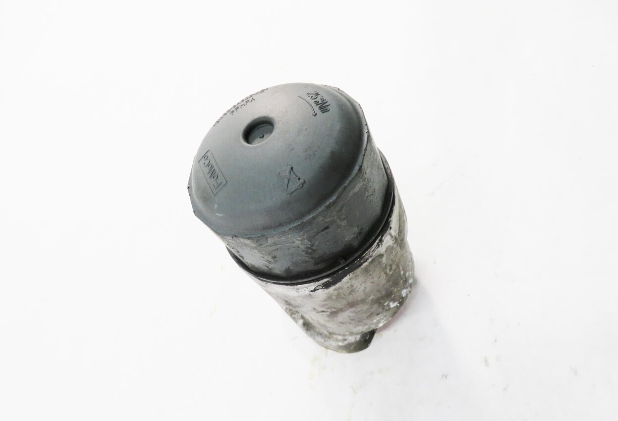 Thumbnail 3: 2010 RANGE ROVER (L322) 5.0L AJ133 V8 ENGINE - OIL FILTER HOUSING w/ CAP