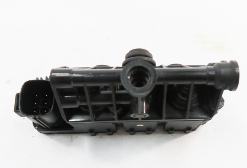 Thumbnail 2: 2010 RANGE ROVER (L322) AIR SUSPENSION VALVE BLOCK