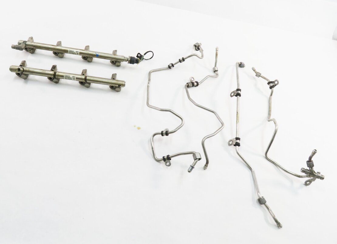 Thumbnail 2: 2010 RANGE ROVER (L322) 5.0L AJ133 V8 ENGINE - FUEL RAIL SET w/ LINES