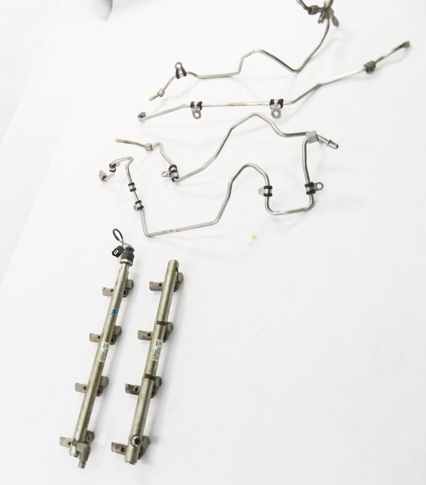 Thumbnail 3: 2010 RANGE ROVER (L322) 5.0L AJ133 V8 ENGINE - FUEL RAIL SET w/ LINES