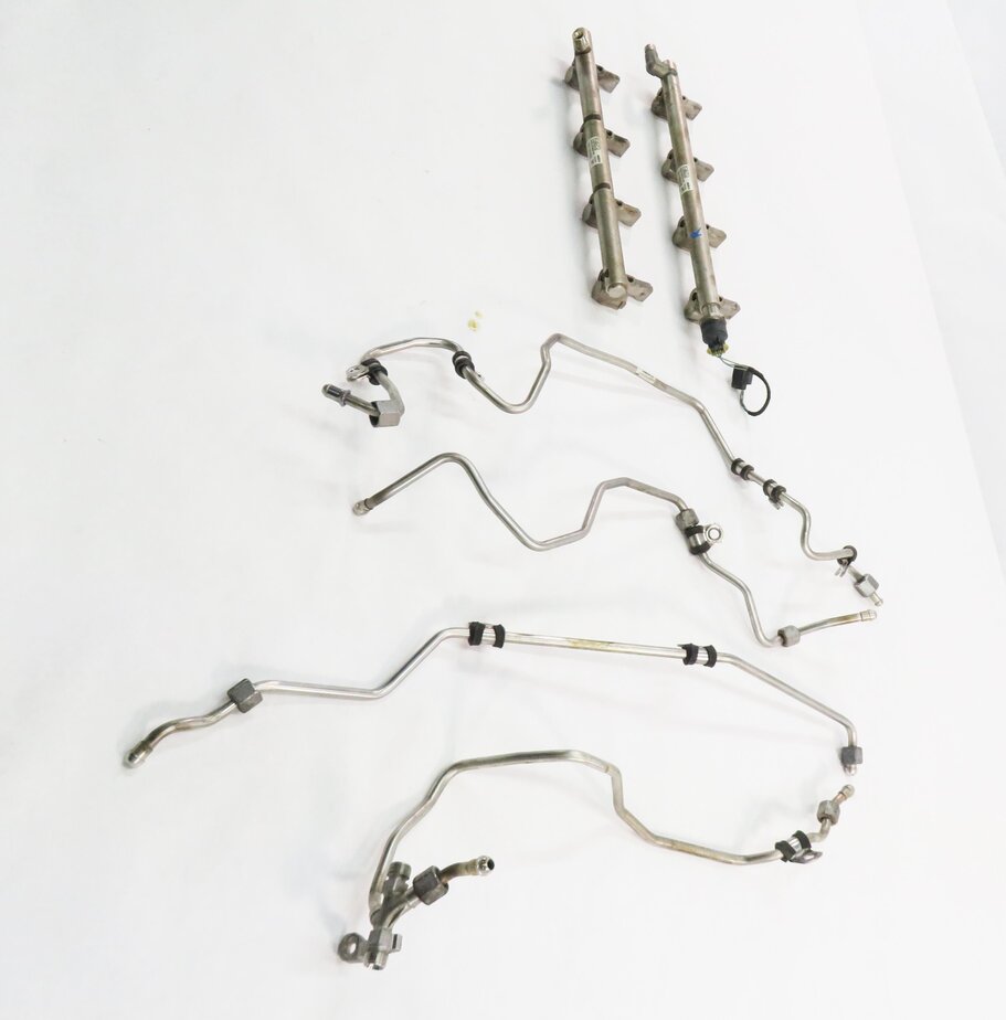 Thumbnail 4: 2010 RANGE ROVER (L322) 5.0L AJ133 V8 ENGINE - FUEL RAIL SET w/ LINES