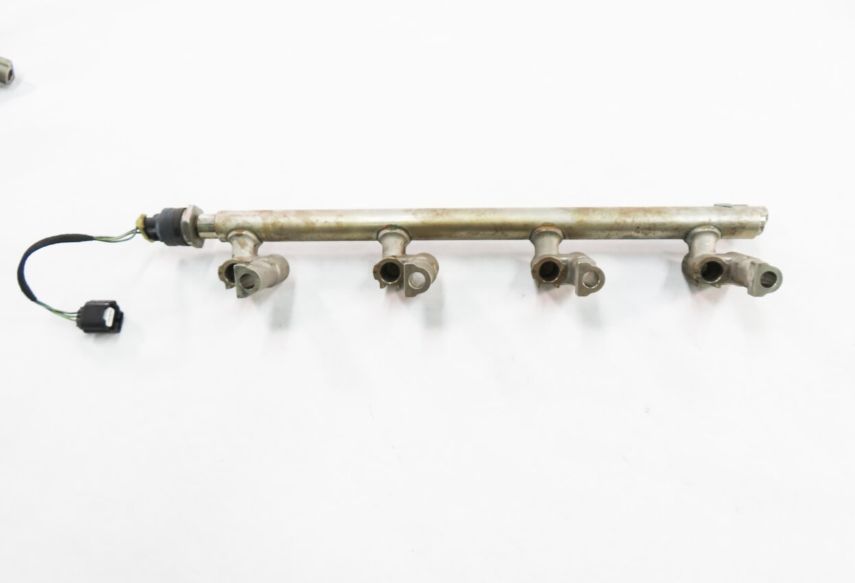 Thumbnail 8: 2010 RANGE ROVER (L322) 5.0L AJ133 V8 ENGINE - FUEL RAIL SET w/ LINES
