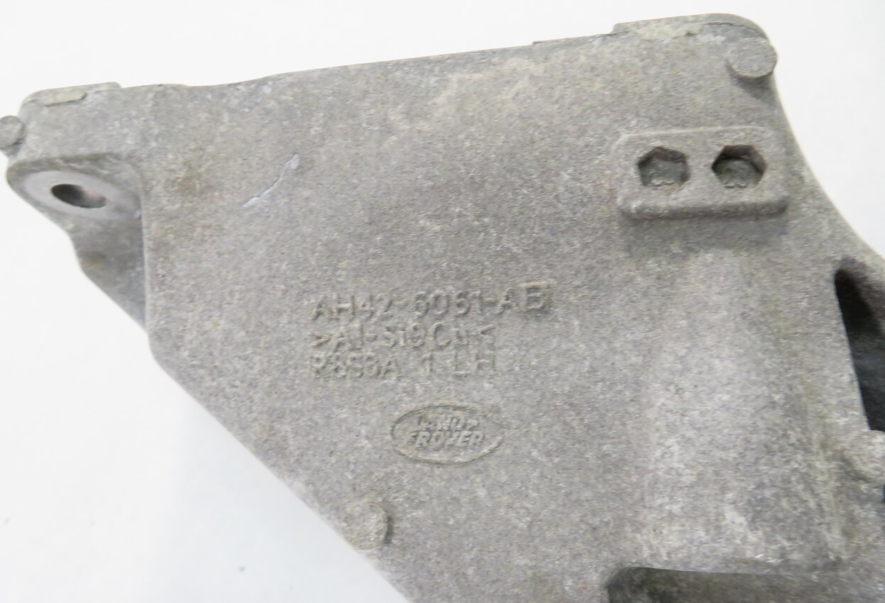Thumbnail 9: 2010 RANGE ROVER (L322) 5.0L AJ133 V8 ENGINE - MOTOR MOUNT BRACKET SET
