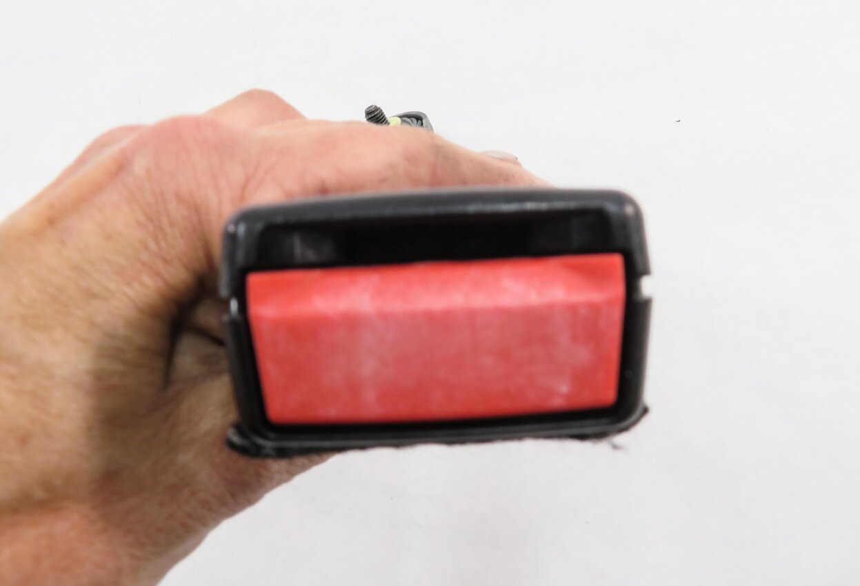 Thumbnail 7: 2007-2012 RANGE ROVER (L322) RIGHT FRONT PASSENGER SEATBELT BUCKLE RECEIVER