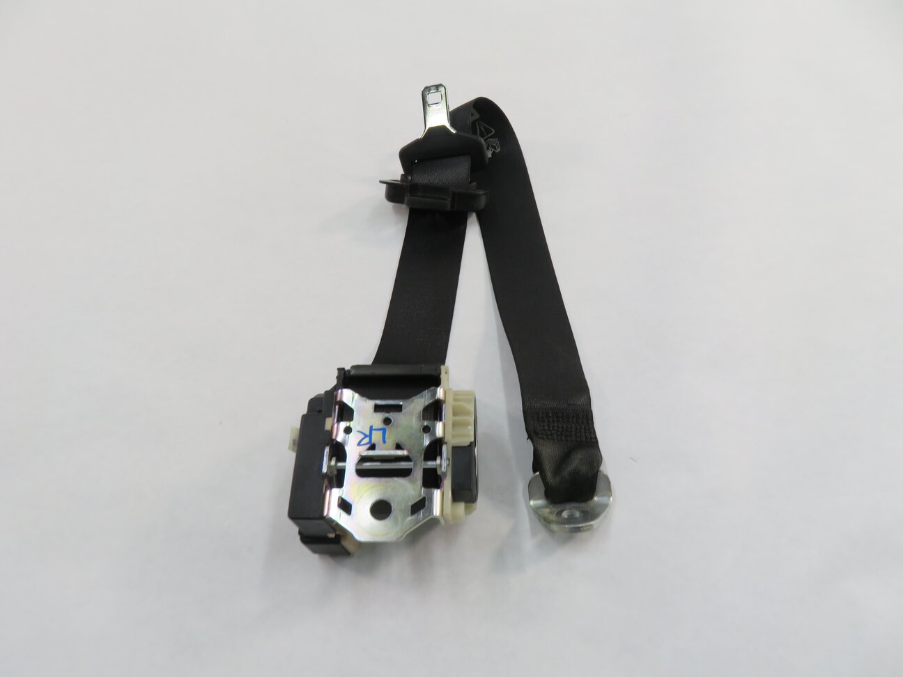 Thumbnail 5: 2010 RANGE ROVER (L322) LEFT REAR 2nd SECOND ROW SEAT SEATBELT RETRACTOR (BLACK)