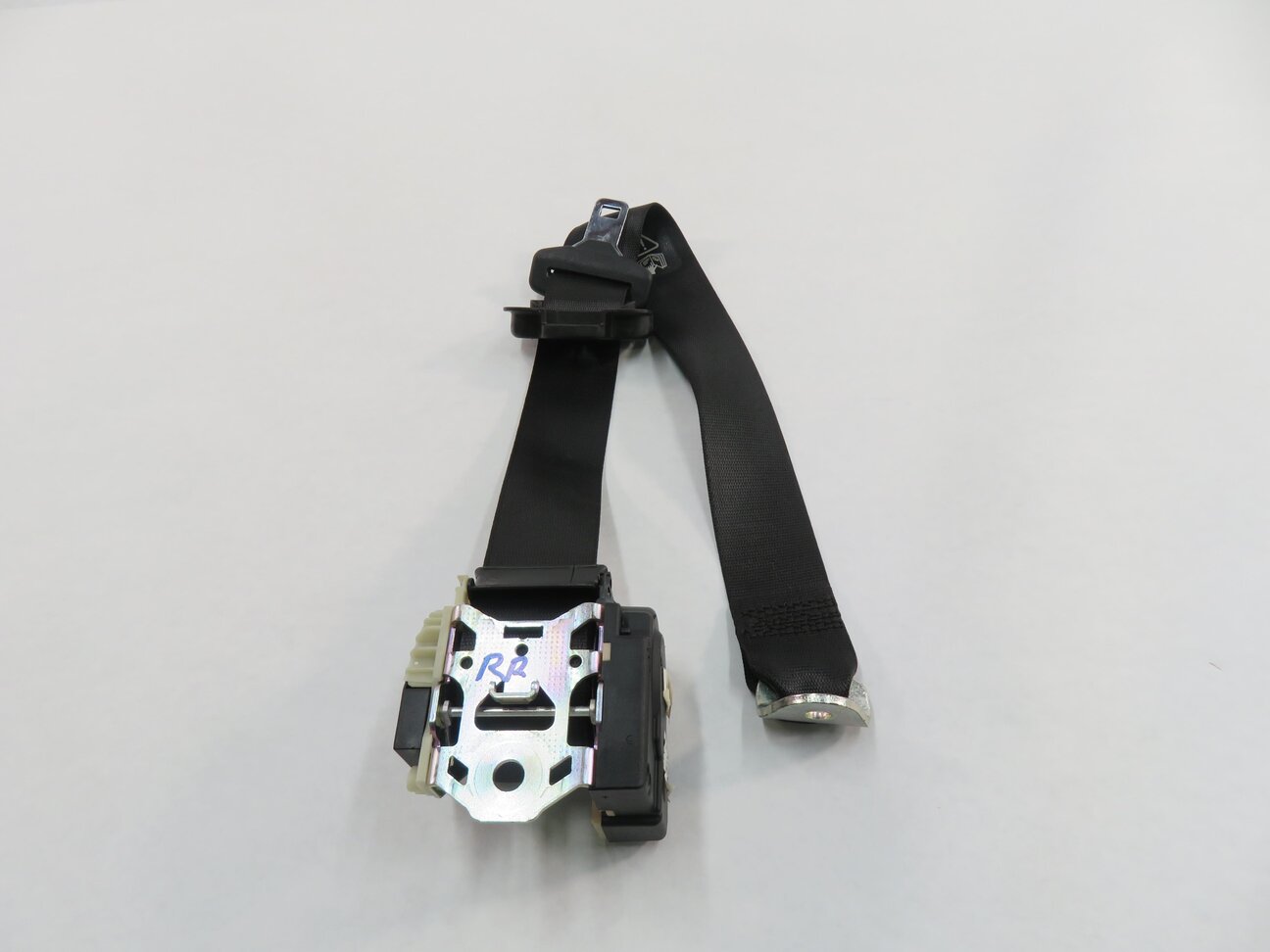Thumbnail 5: 10 RANGE ROVER (L322) RIGHT REAR 2nd SECOND ROW SEAT SEATBELT RETRACTOR (BLACK)