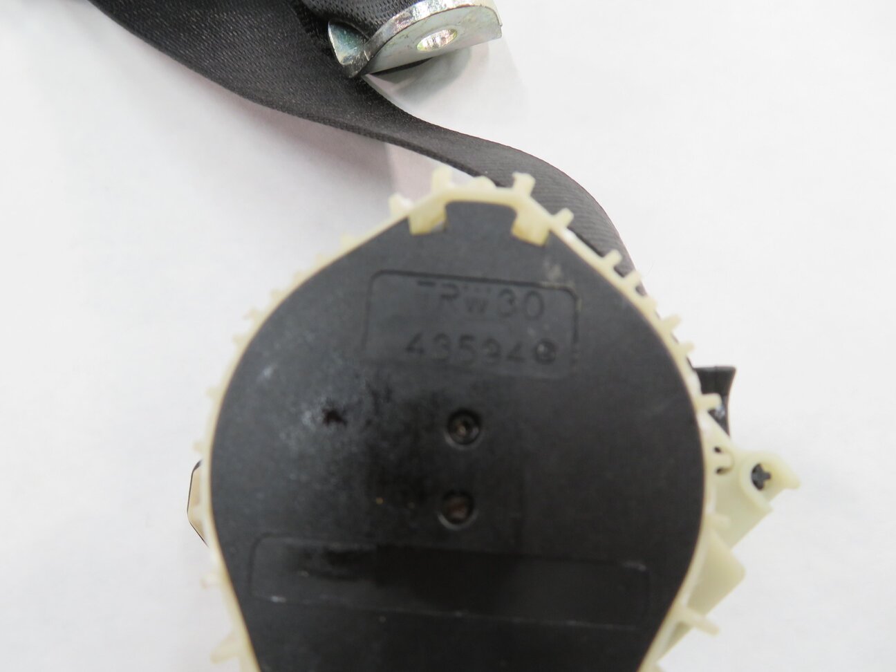 Thumbnail 6: 10 RANGE ROVER (L322) RIGHT REAR 2nd SECOND ROW SEAT SEATBELT RETRACTOR (BLACK)