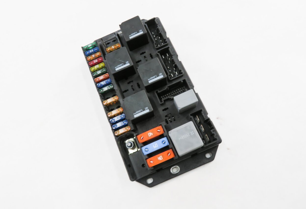 2010 RANGE ROVER (L322) REAR FUSE BOX