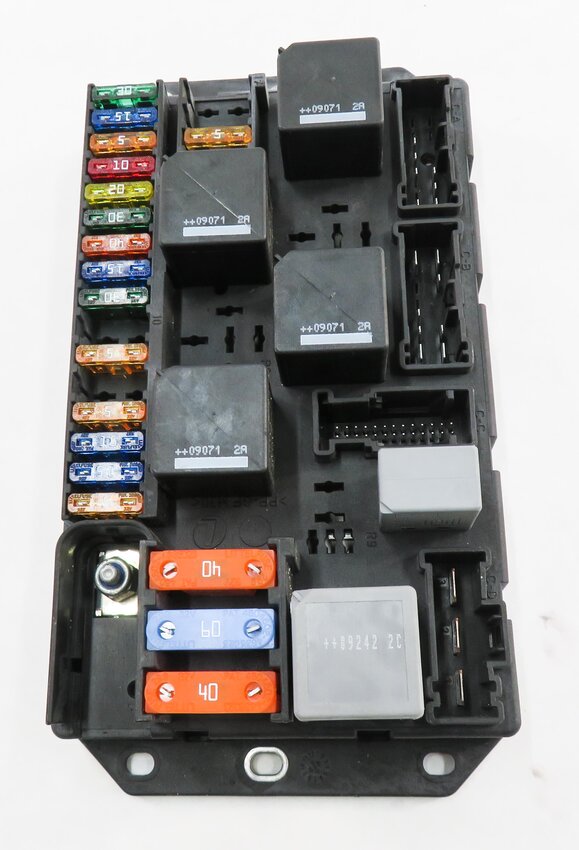 Thumbnail 2: 2010 RANGE ROVER (L322) REAR FUSE BOX