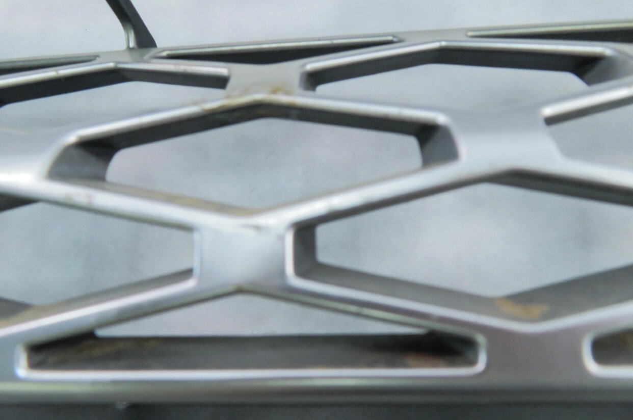 Thumbnail 7: 2010-2012 RANGE ROVER (L322) FRONT HOOD LID AIR VENT GRILLE (GRAY & SILVER)