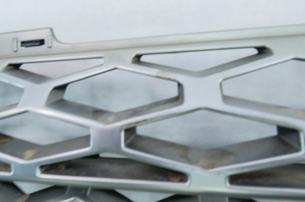 Thumbnail 8: 2010-2012 RANGE ROVER (L322) FRONT HOOD LID AIR VENT GRILLE (GRAY & SILVER)