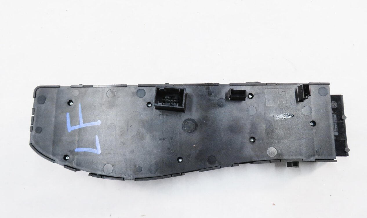 Thumbnail 4: 2008 BMW M6 ///M (E63) LEFT FRONT DRIVER MEMORY SEAT ADJUSTMENT SWITCH