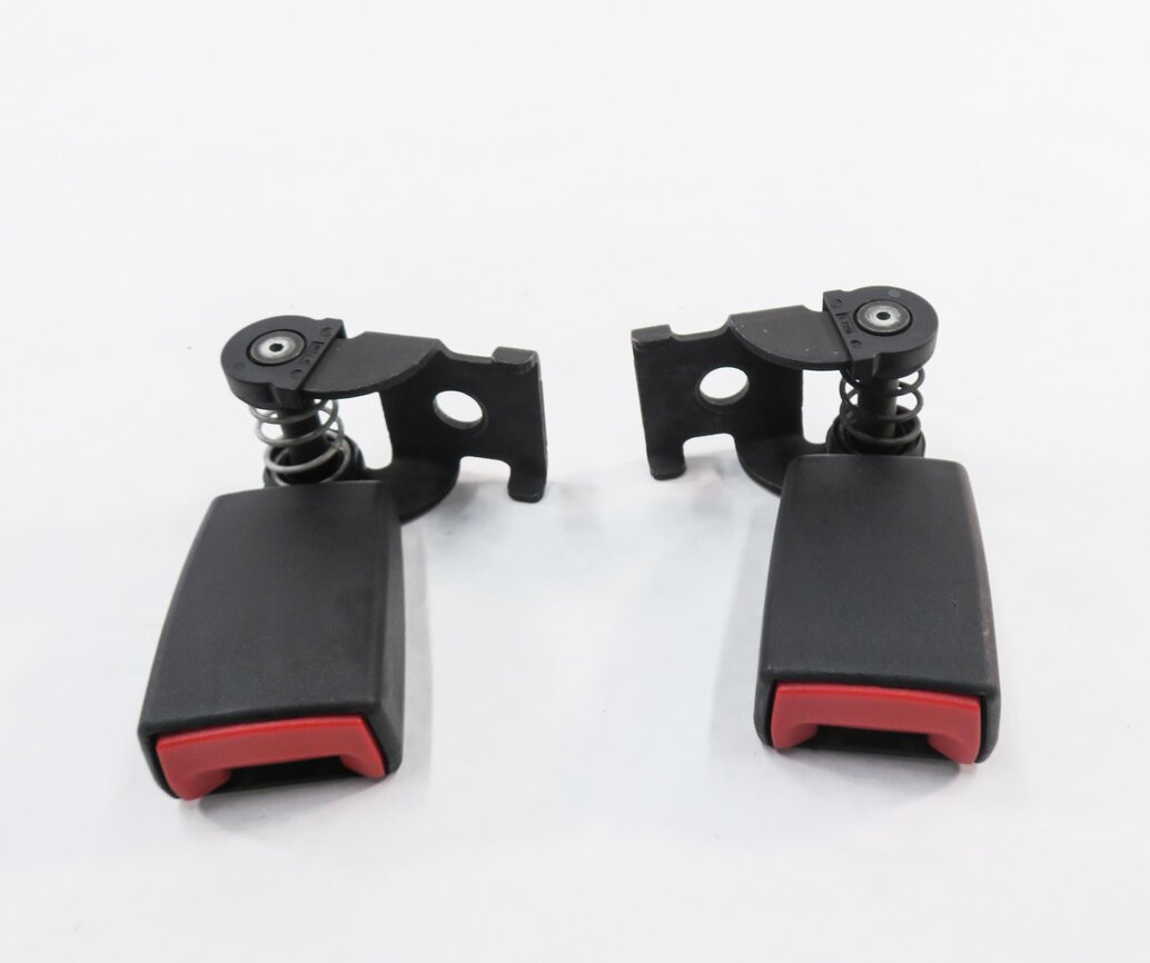 Thumbnail 2: 2008 BMW M6 ///M (E63) REAR SEAT - LEFT & RIGHT SEATBELT BUCKLE RECEIVER SET-2