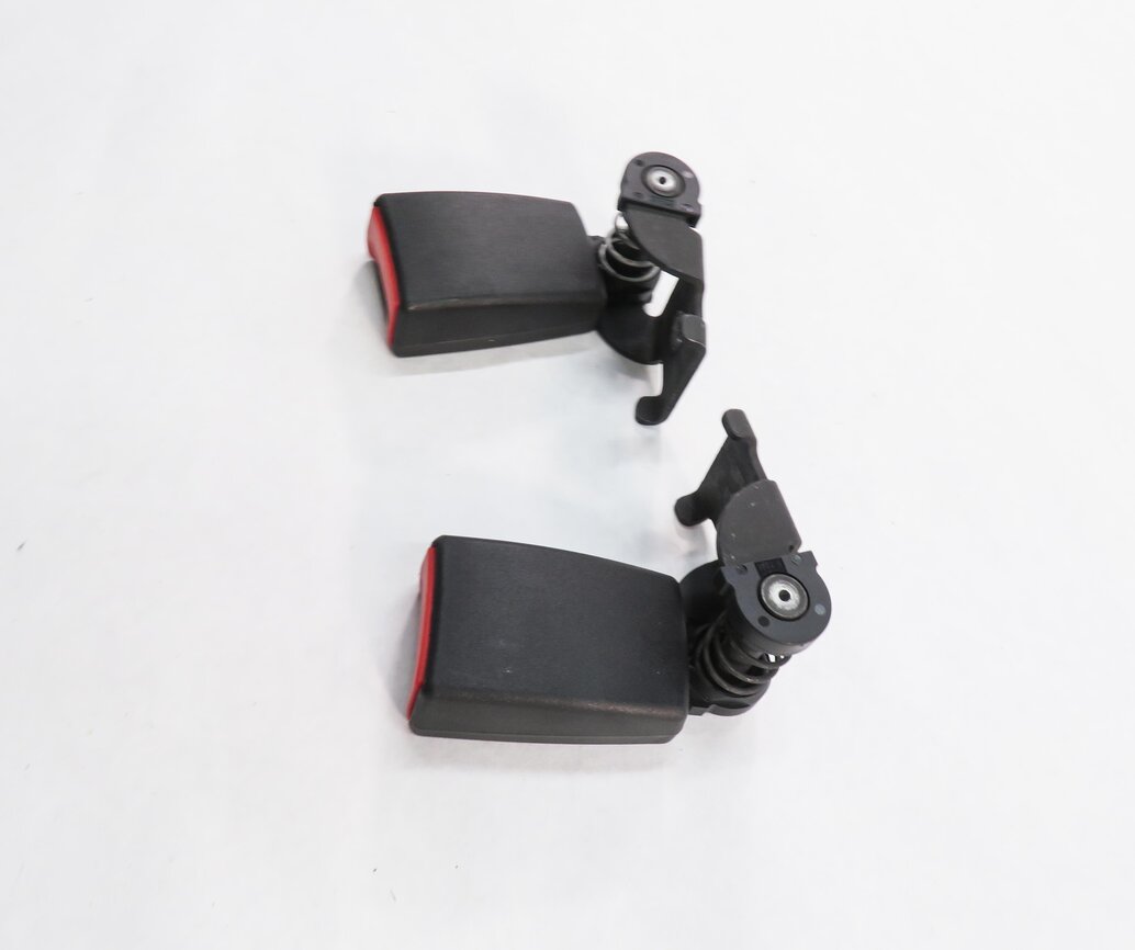 Thumbnail 4: 2008 BMW M6 ///M (E63) REAR SEAT - LEFT & RIGHT SEATBELT BUCKLE RECEIVER SET-2