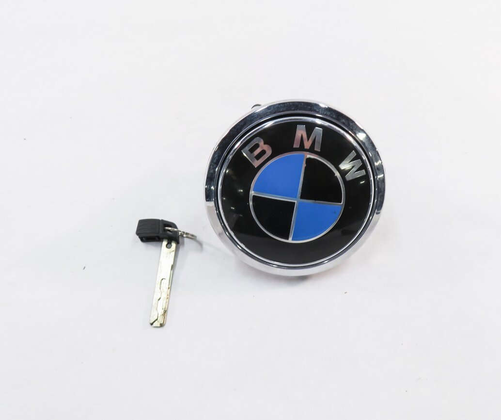 Thumbnail 2: 2008 BMW M6 ///M (E63) REAR TRUNK EMBLEM LOGO BADGE TRUNK LOCK w/ KEY