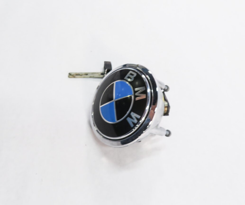 Thumbnail 3: 2008 BMW M6 ///M (E63) REAR TRUNK EMBLEM LOGO BADGE TRUNK LOCK w/ KEY