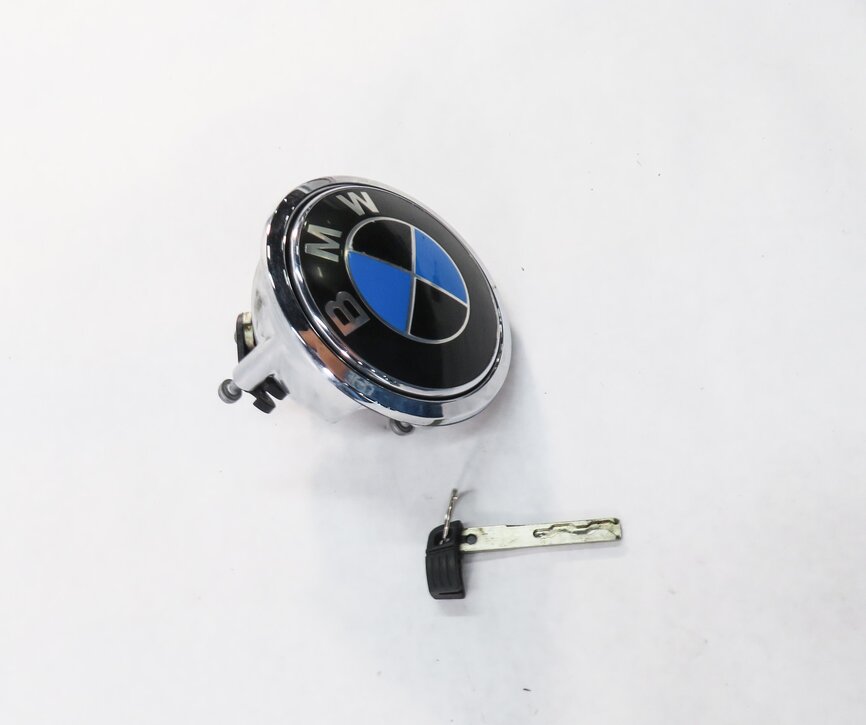 Thumbnail 4: 2008 BMW M6 ///M (E63) REAR TRUNK EMBLEM LOGO BADGE TRUNK LOCK w/ KEY