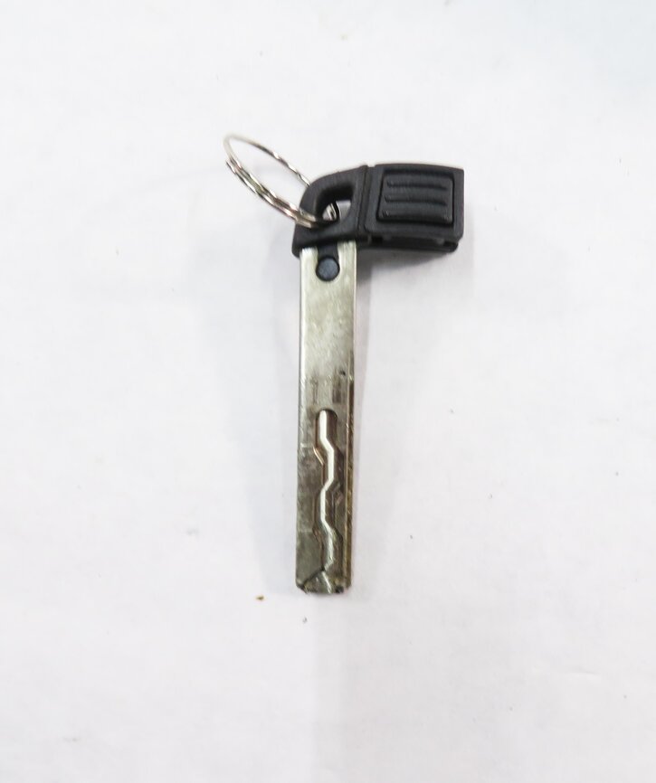 Thumbnail 7: 2008 BMW M6 ///M (E63) REAR TRUNK EMBLEM LOGO BADGE TRUNK LOCK w/ KEY
