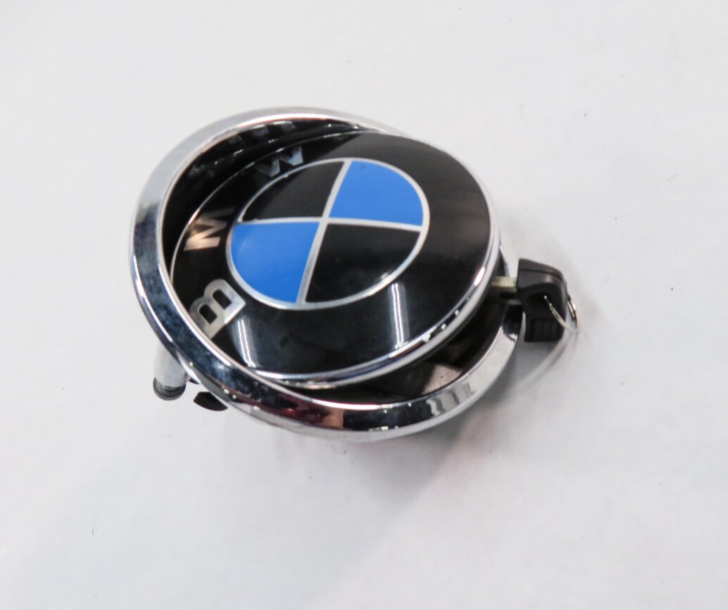 Thumbnail 8: 2008 BMW M6 ///M (E63) REAR TRUNK EMBLEM LOGO BADGE TRUNK LOCK w/ KEY