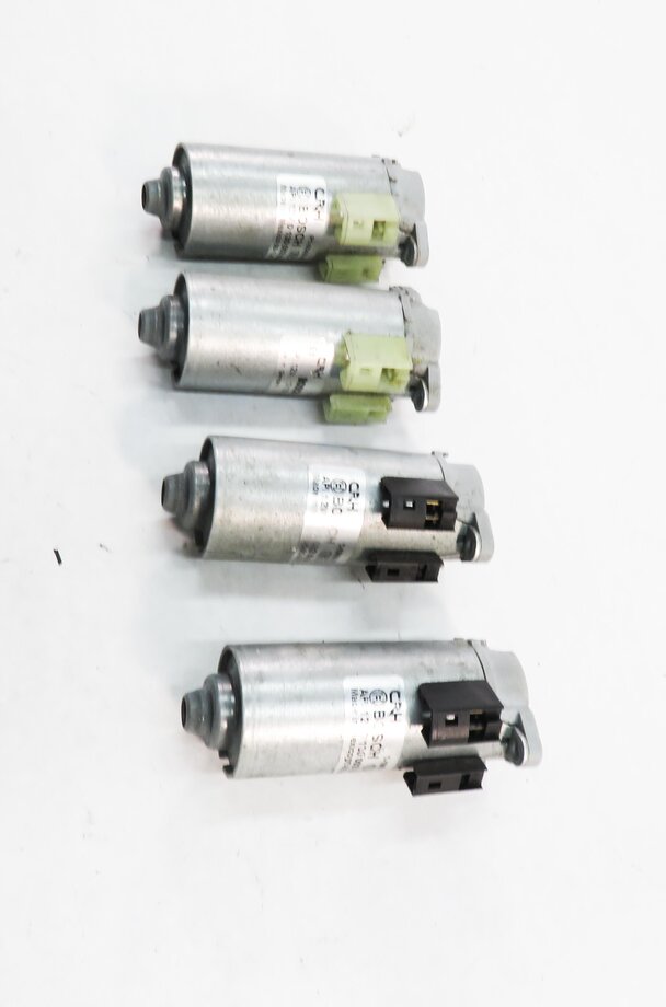 Thumbnail 4: 2008 BMW M6 ///M (E63) RIGHT FRONT PASSENGER SEAT ADJUSTMENT MOTOR SET-4