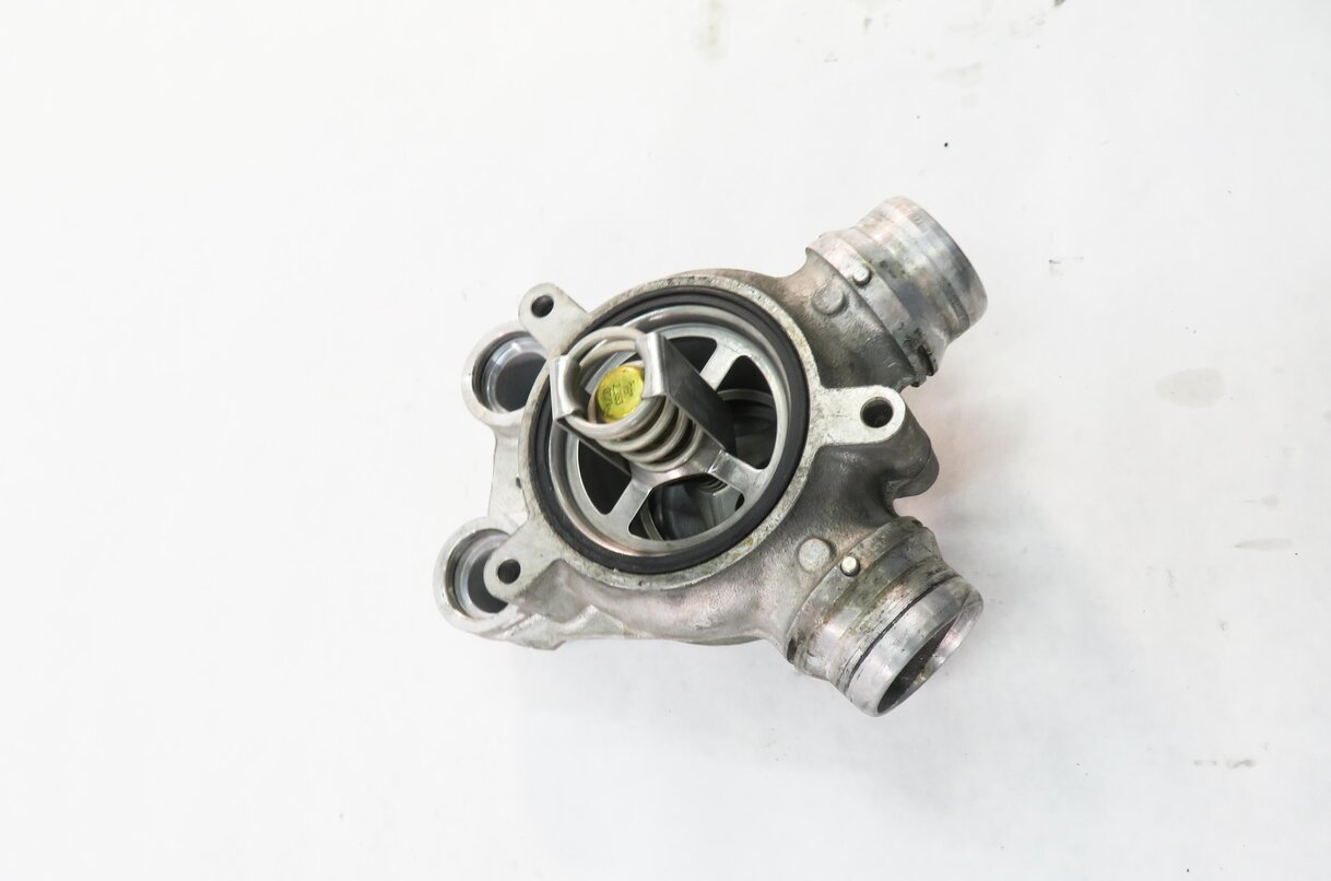 Thumbnail 4: 2008 BMW M6 ///M (E63) 5.0L S85 V10 ENGINE - THERMOSTAT HOUSING