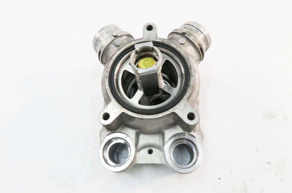 Thumbnail 5: 2008 BMW M6 ///M (E63) 5.0L S85 V10 ENGINE - THERMOSTAT HOUSING