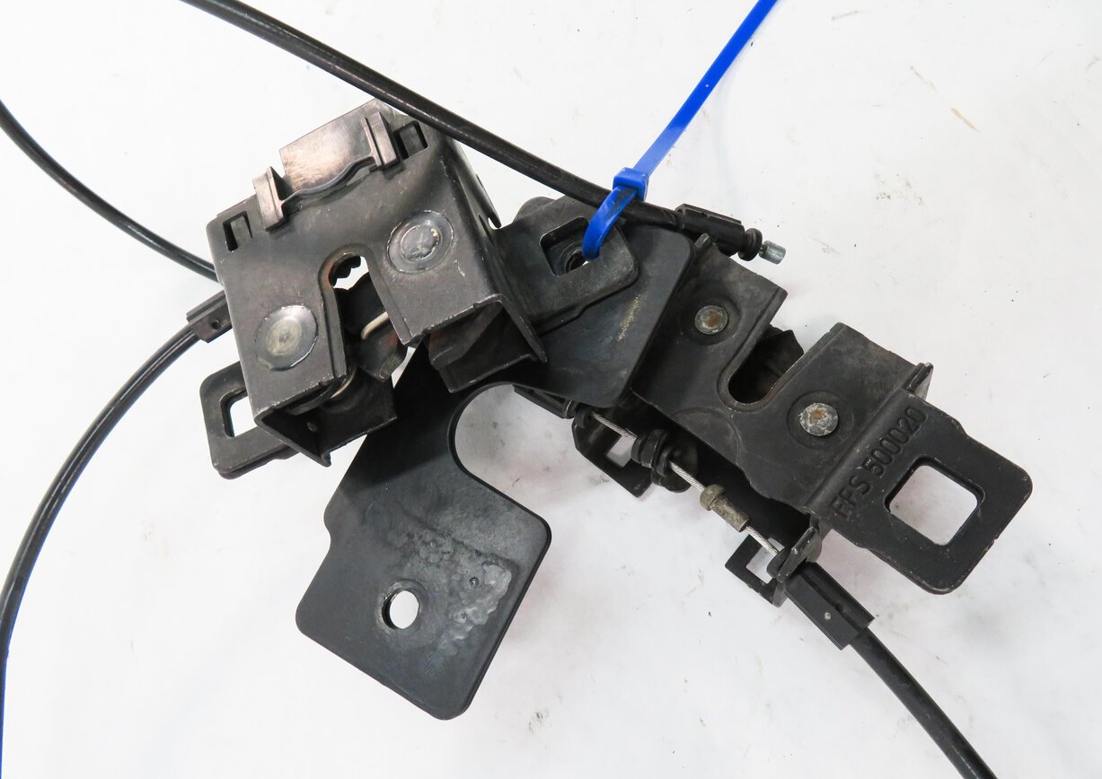 Thumbnail 5: 2008 RANGE ROVER SPORT (L320) FRONT LEFT & RIGHT LOWER HOOD LOCK LATCH SET