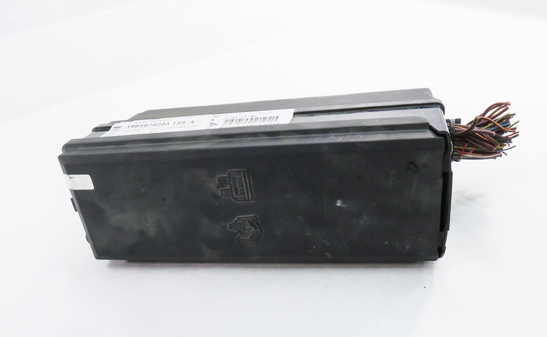 2007-2009 RANGE ROVER SPORT (L320) 4.2L SUPERCHARGED ENGINE FUSE BOX