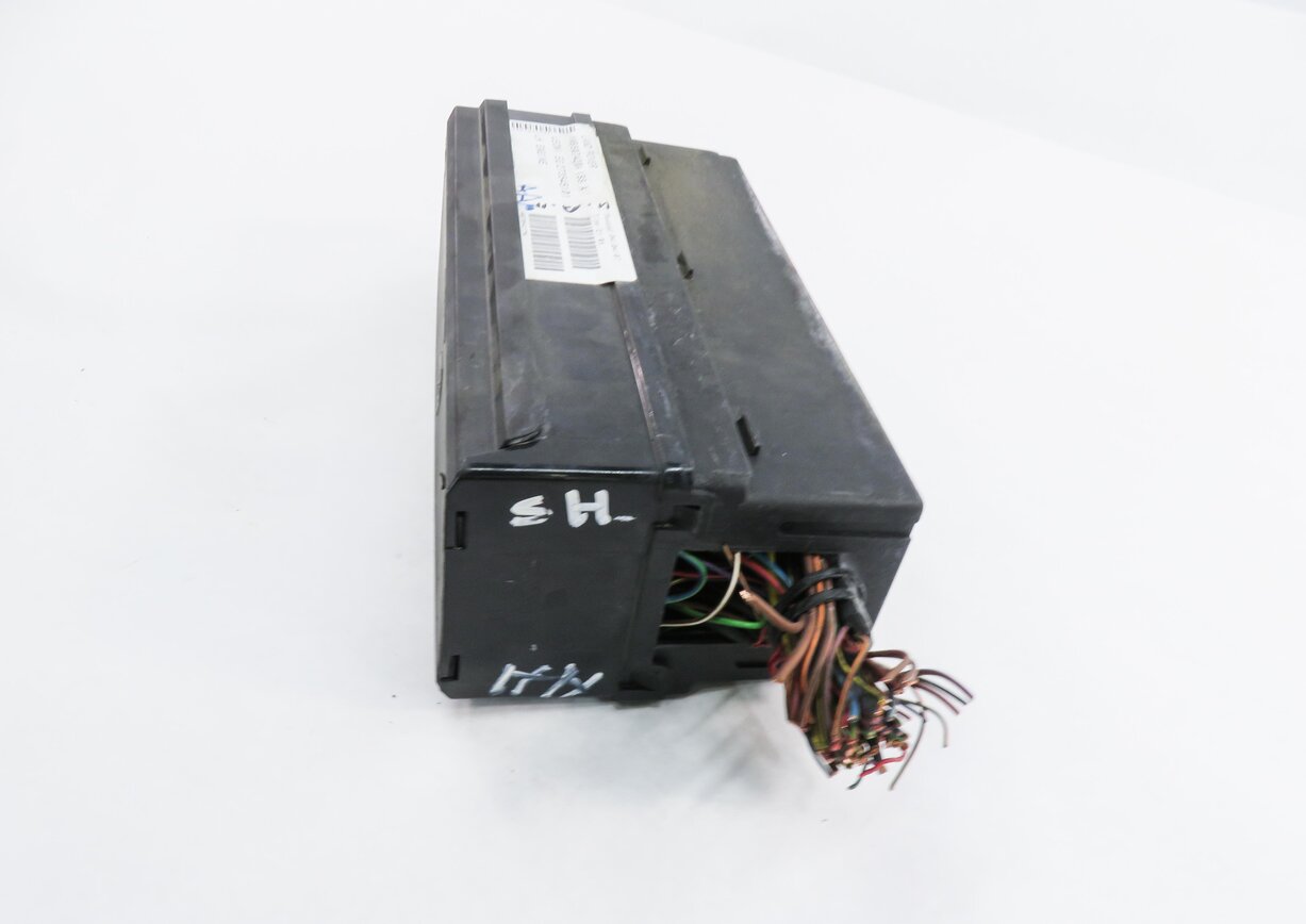 Thumbnail 2: 2007-2009 RANGE ROVER SPORT (L320) 4.2L SUPERCHARGED ENGINE FUSE BOX