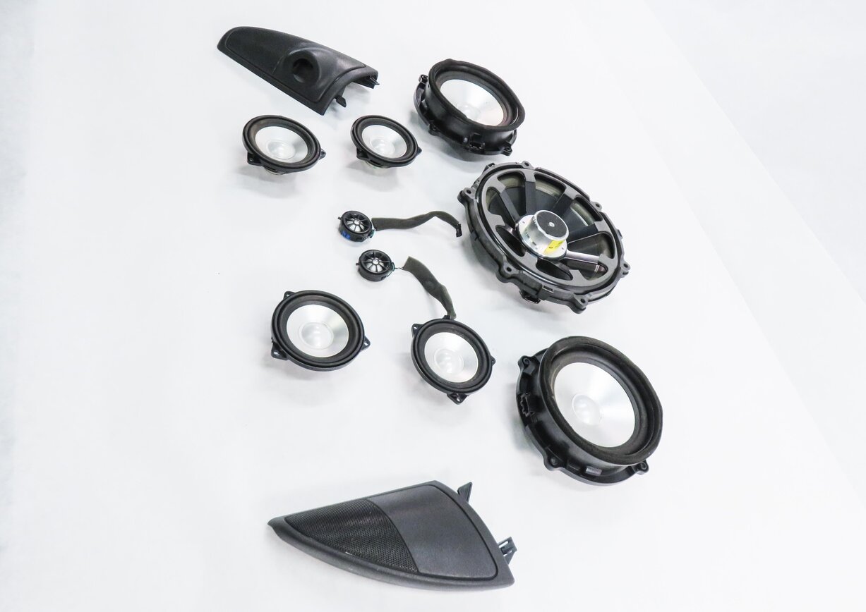 Thumbnail 5: 08 RANGE ROVER SPORT (L320) RADIO STEREO LOGIC-7 AUDIO SUB SUBWOOFER SPEAKER SET